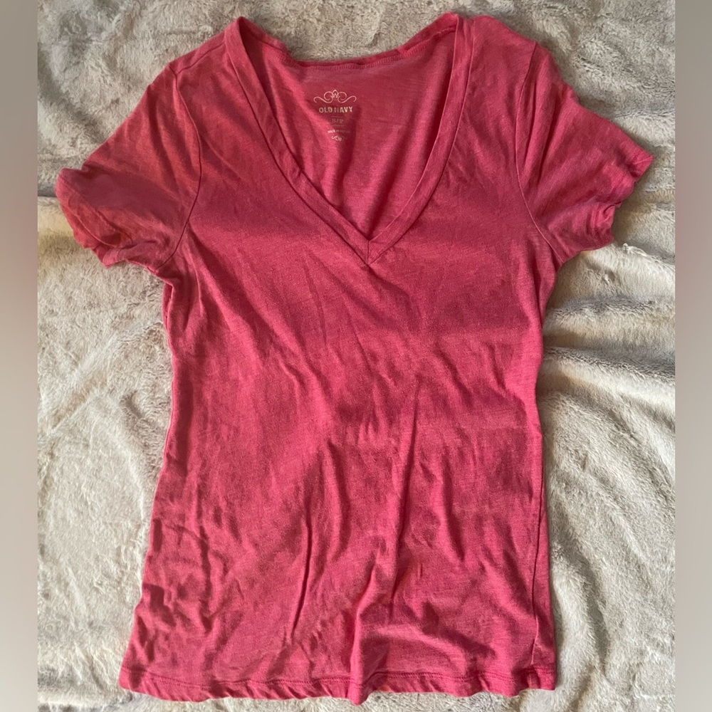 Old navy pink vneck t shirt size small